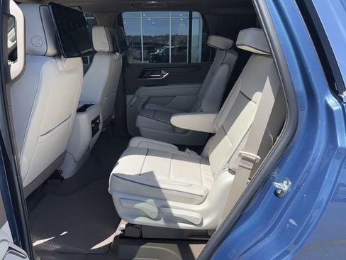 Used 2026 GMC Yukon Denali w/ Denali Reserve Package AWD/4WD image 8