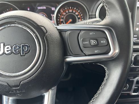 Used 2018 Jeep Wrangler Unlimited Sahara image 25