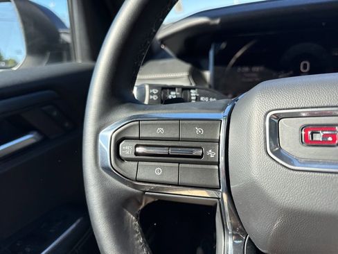 Used 2025 GMC Acadia Elevation image 15