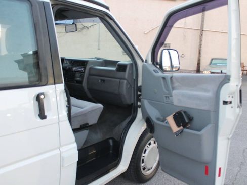 Used 1993 Volkswagen Eurovan MV FWD image 16
