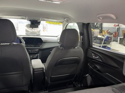 Used 2025 Chevrolet TrailBlazer LT w/ Driver Confidence Package image 30