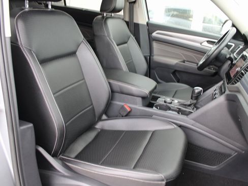 Certified 2022 Volkswagen Atlas SEL R-Line image 29