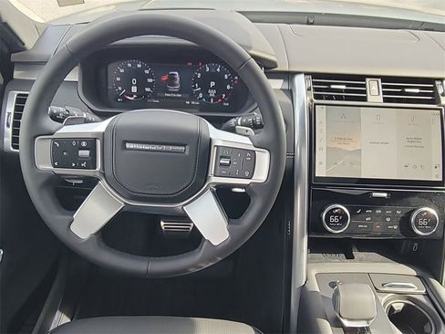 New 2026 Land Rover Discovery Limited Edition image 19