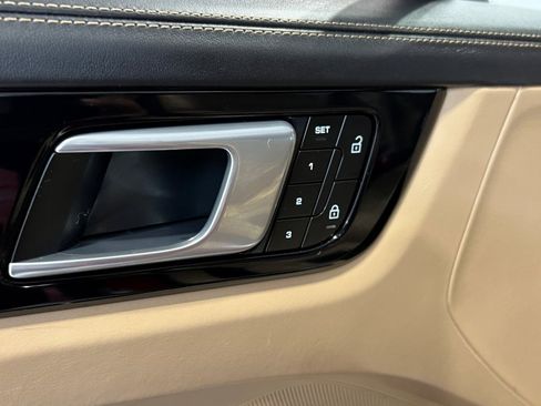 Used 2022 Porsche Cayenne S image 28
