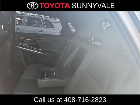 Used 2025 Toyota bZ4X FWD image 6