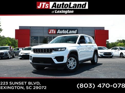 Used 2024 Jeep Grand Cherokee Laredo RWD image 1