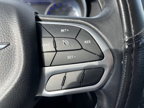 Used 2020 Chrysler 300 Touring w/ Sport Appearance Package image 19