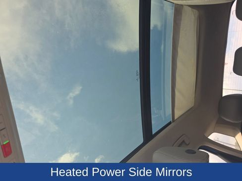 Used 2022 Volkswagen Taos SE w/ Panoramic Sunroof Package FWD image 11