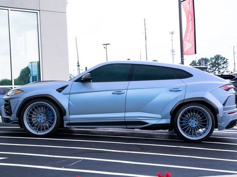 Used 2022 Lamborghini Urus AWD/4WD image 26