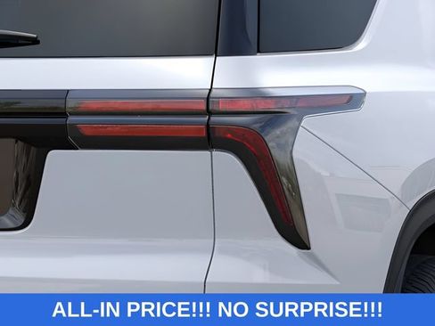 New 2027 Chevrolet Traverse LT w/ Sun and Wheel Package FWD image 21