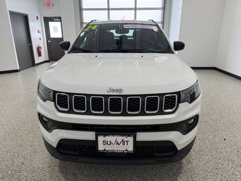 Used 2024 Jeep Compass Latitude w/ Convenience Group AWD/4WD image 7