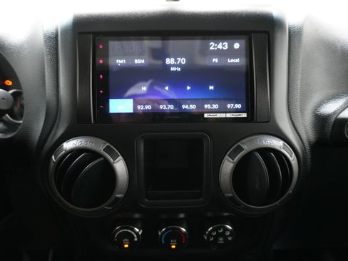 Used 2015 Jeep Wrangler Unlimited Sport w/ Connectivity Group image 11