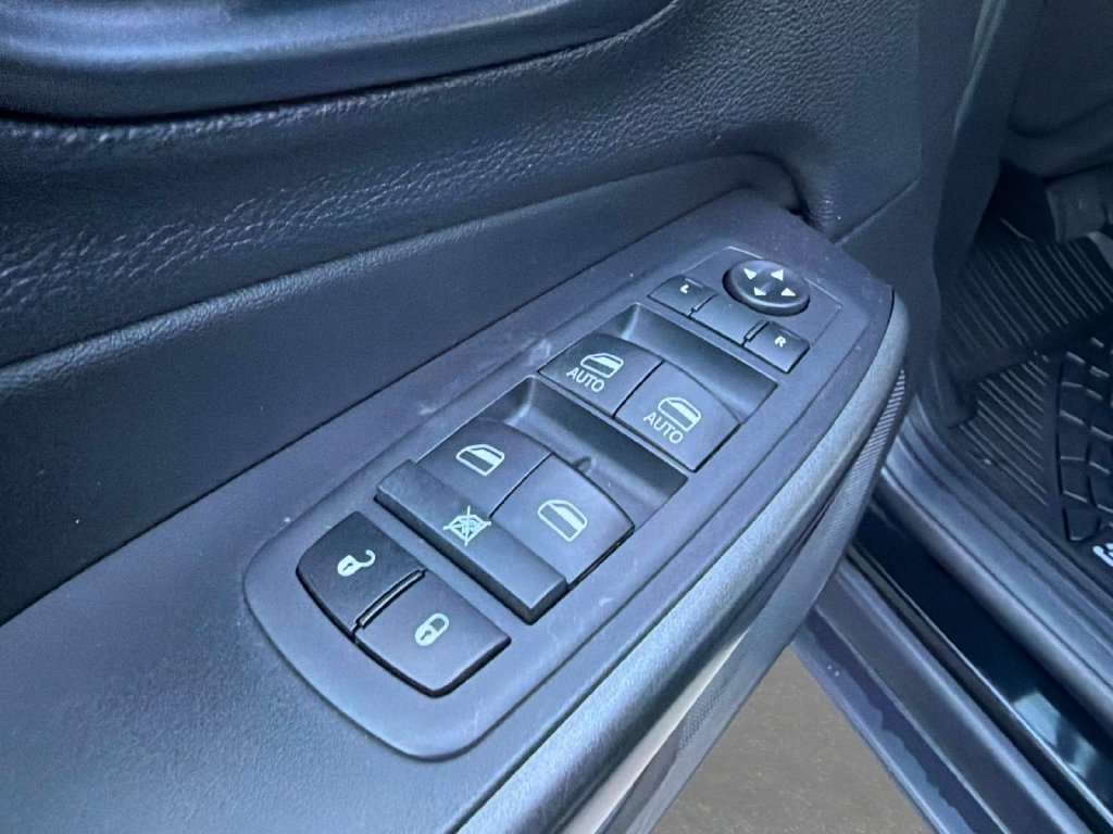 Used 2020 Jeep Cherokee Trailhawk w/ Cold Weather Group AWD/4WD image 19