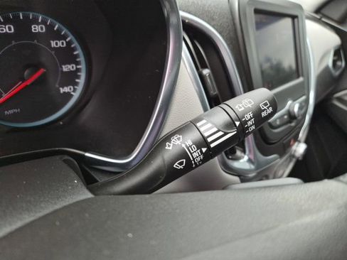 Used 2021 Chevrolet Equinox LS image 21