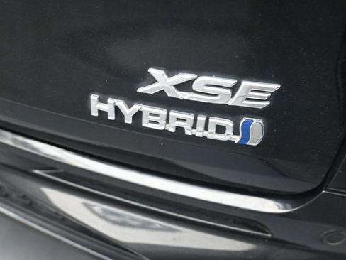 Used 2023 Toyota Sienna XSE image 28