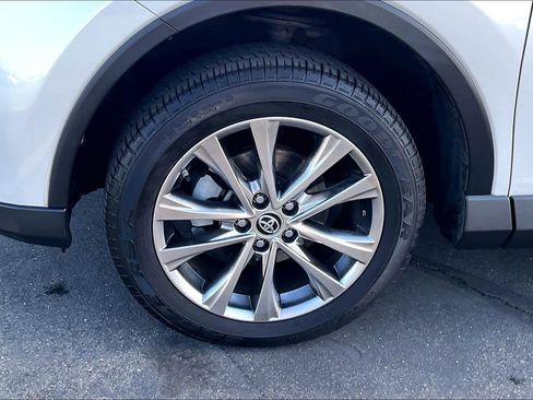Used 2017 Toyota RAV4 Limited image 12