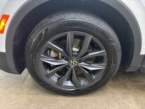 Used 2022 Volkswagen Tiguan SE AWD/4WD image 33