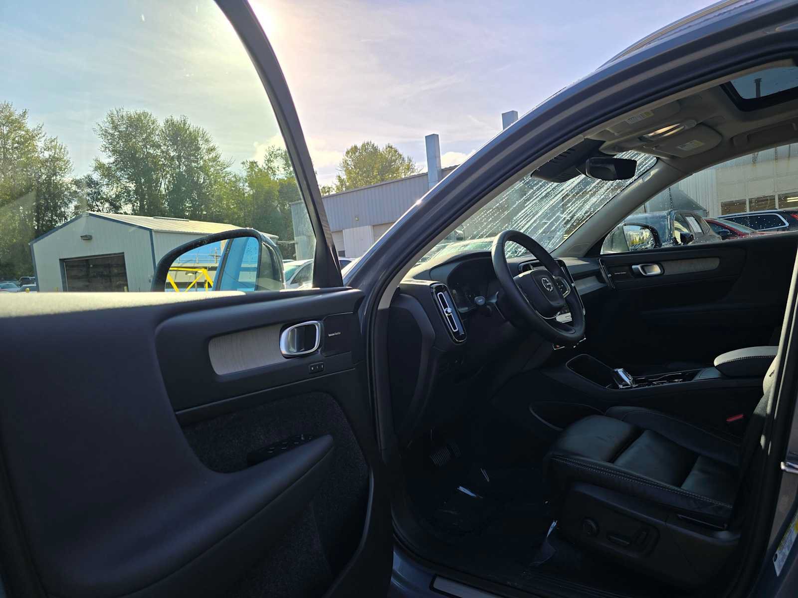 Certified 2023 Volvo XC40 B5 Ultimate w/ Protection Package Premier AWD/4WD image 21
