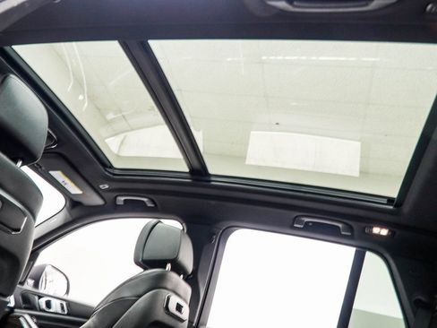 Used 2025 BMW X5 xDrive50e image 40