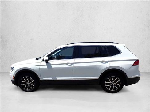 Used 2021 Volkswagen Tiguan SE w/ Panoramic Sunroof Package AWD/4WD image 2