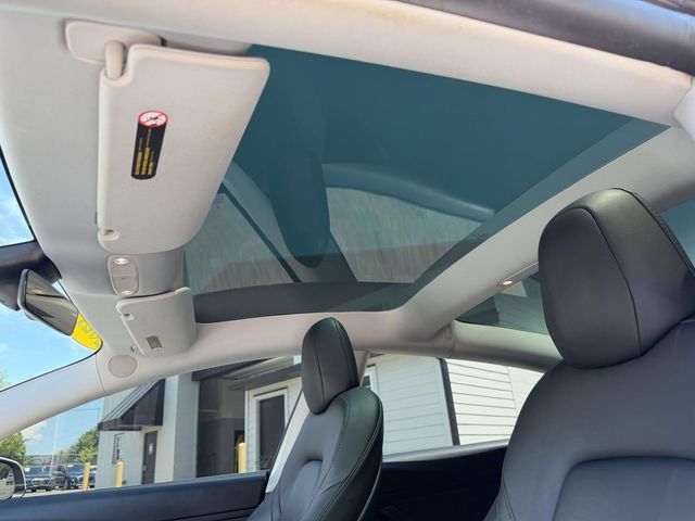 Used 2021 Tesla Model 3 Standard Range Plus RWD image 17