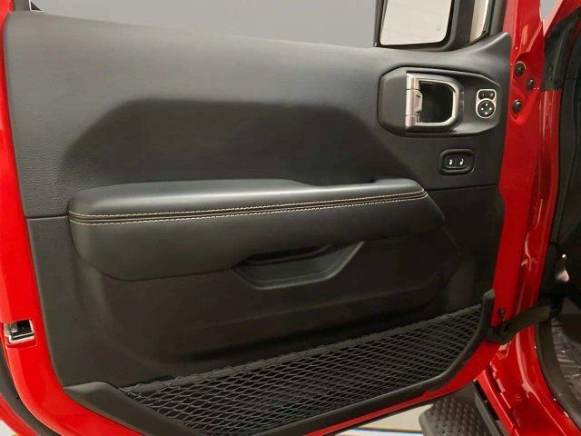 Used 2025 Jeep Wrangler Unlimited Sahara w/ Safety Group AWD/4WD image 25