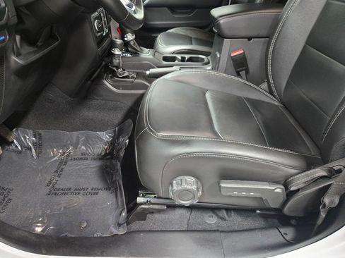 Used 2023 Jeep Wrangler Unlimited Sahara w/ Cold Weather Group image 11