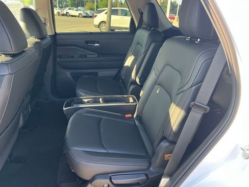 New 2026 Nissan Pathfinder SL w/ SL Premium Package FWD image 27