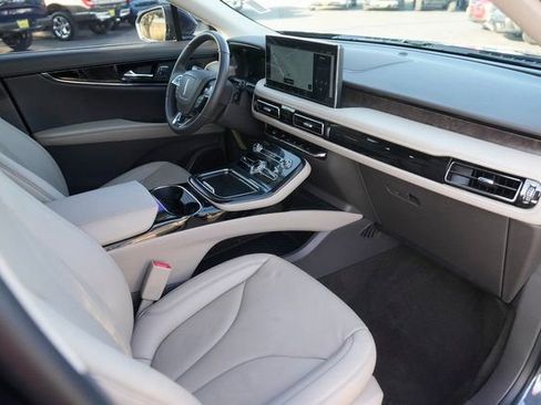 Used 2023 Lincoln Nautilus Reserve w/ Equipment Group 201A image 18