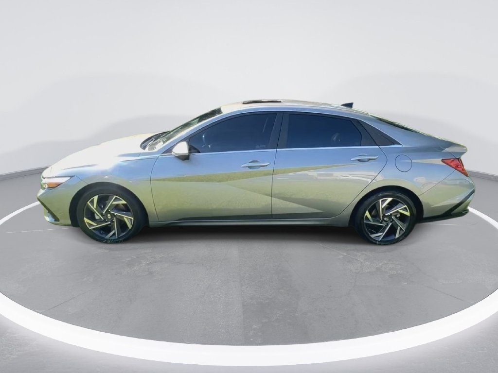 Used 2024 Hyundai Elantra Limited FWD image 5
