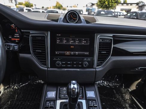 Used 2018 Porsche Macan w/ Premium Package Plus AWD/4WD image 26