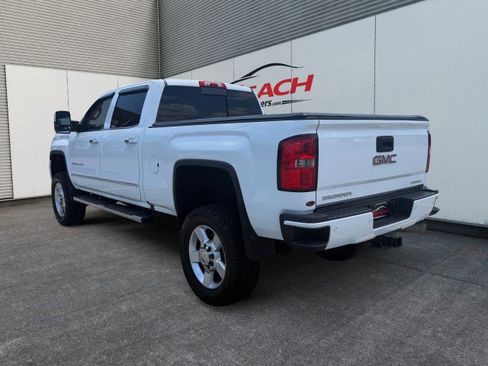 Used 2016 GMC Sierra 2500 Denali w/ Duramax Plus Package AWD/4WD image 11