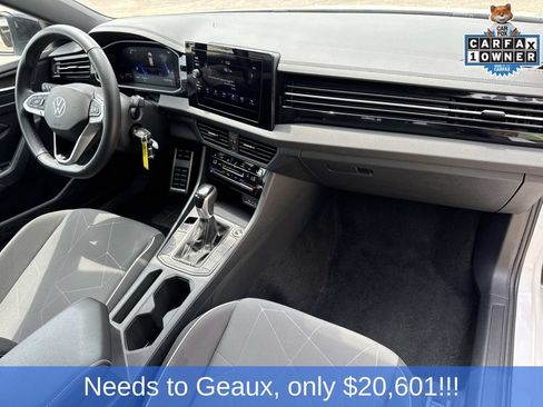 Used 2025 Volkswagen Jetta Sport FWD image 29