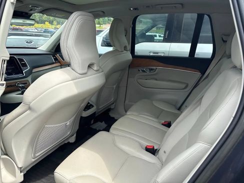 Used 2022 Volvo XC90 T5 Momentum w/ Protection Package Premier FWD image 7