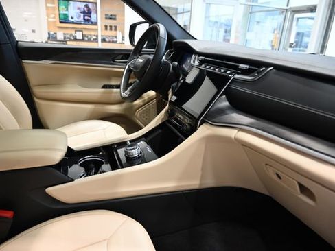 Used 2023 Jeep Grand Cherokee L Limited image 14