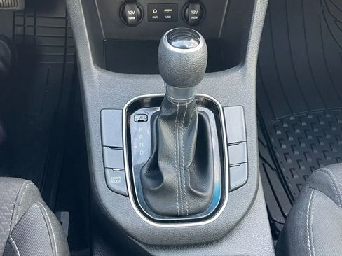 Used 2019 Hyundai Elantra GT FWD image 24