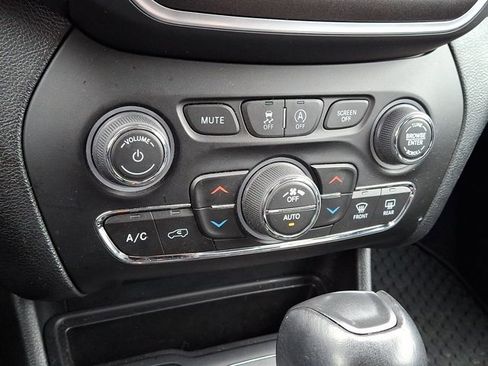 Certified 2022 Jeep Cherokee Trailhawk w/ Comfort/Convenience Group image 21