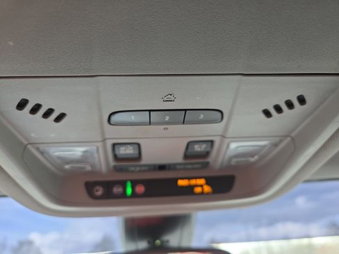 Used 2021 GMC Acadia SLT w/ Elevation Edition image 20