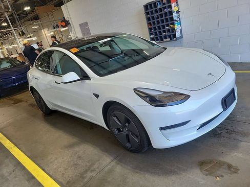 Used 2023 Tesla Model 3 Standard Range RWD image 3