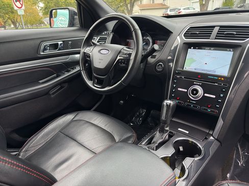Used 2018 Ford Explorer Sport image 19