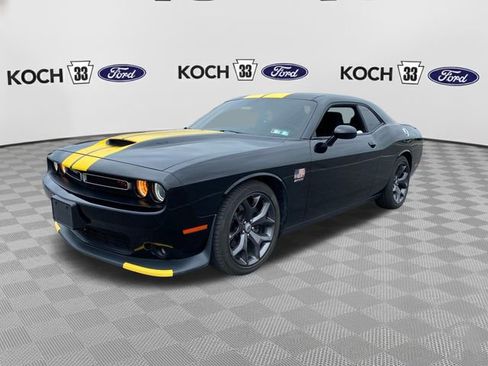 Used 2019 Dodge Challenger R/T RWD image 3