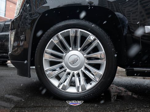 Used 2019 Cadillac Escalade ESV Platinum image 10