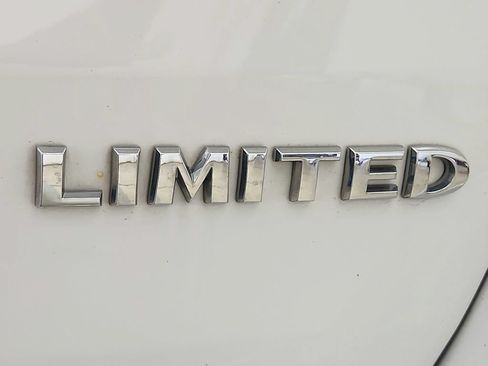 Used 2019 Jeep Grand Cherokee Limited w/ Luxury Group II AWD/4WD image 39