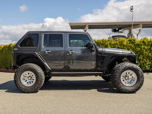 Used 2016 Jeep Wrangler Unlimited Sport w/ Quick Order Package 24S AWD/4WD image 4