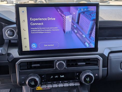 Used 2025 Toyota 4Runner Limited AWD/4WD image 18