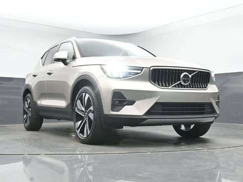 Used 2024 Volvo XC40 B5 Plus w/ Climate Package AWD/4WD image 11