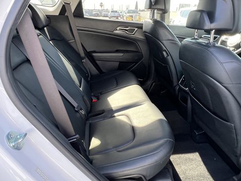 Certified 2024 Kia Sportage EX image 17