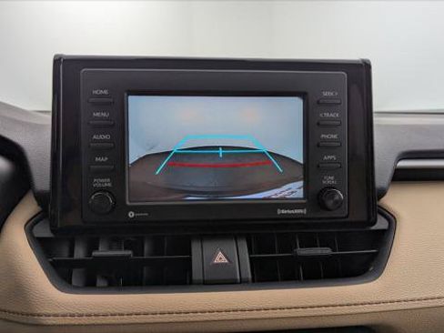 Used 2021 Toyota RAV4 LE AWD/4WD image 26