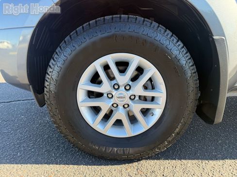 Used 2018 Nissan Frontier SV image 10