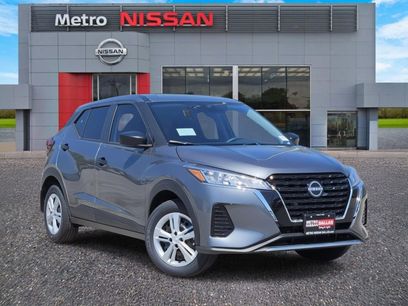 New 2025 Nissan Kicks Play S